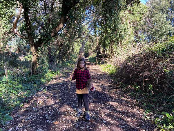 bambina nel Parco quarantena bacoli bosco