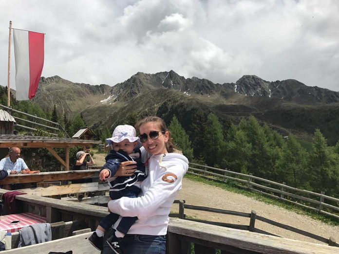 mamma e figlia malga Uwaldalm Val di Casies