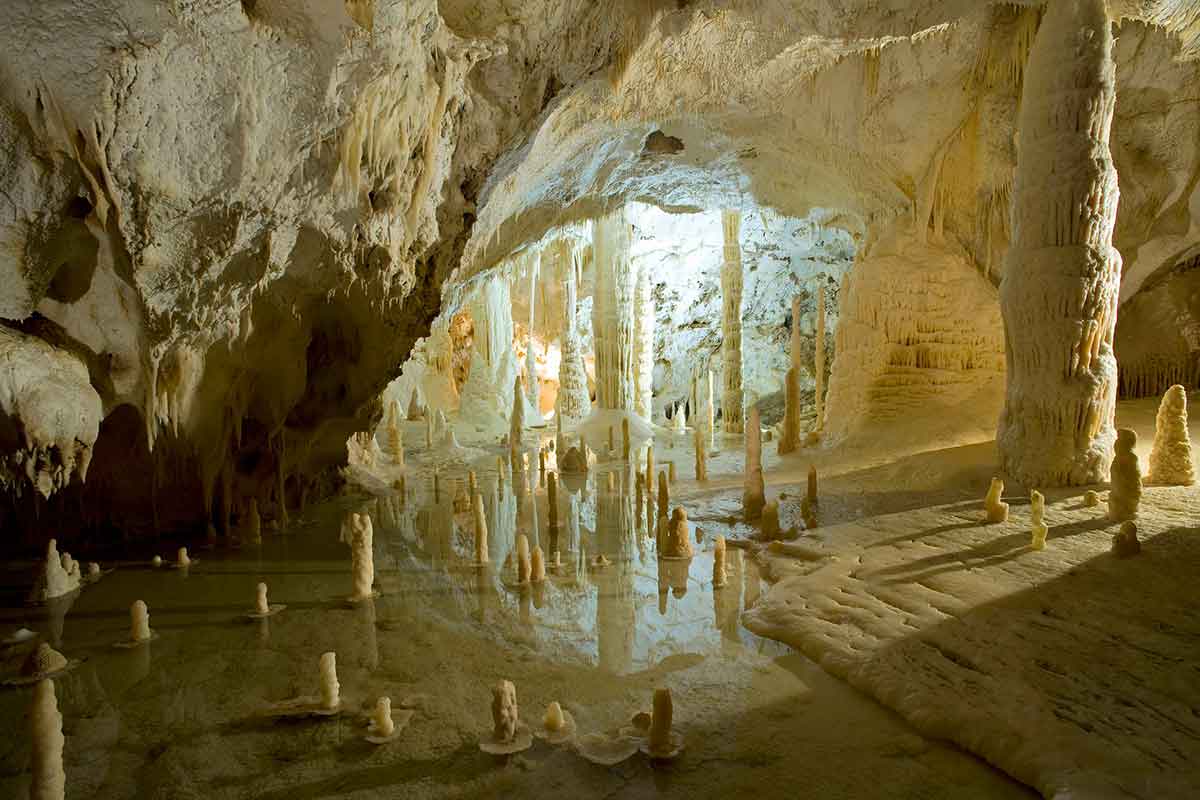 marche grotte frasassi