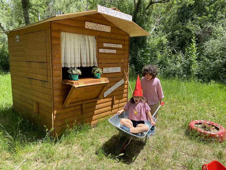bambini vestiti da elfi