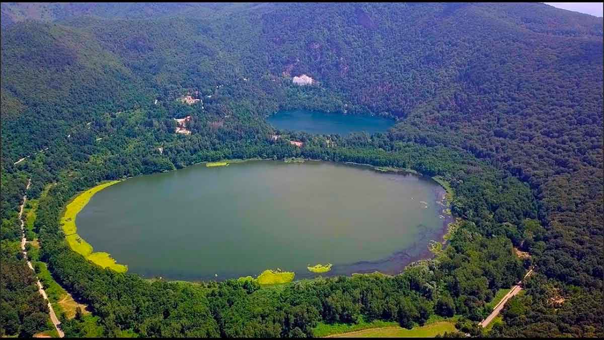 laghi di monticchio visti dall'alto