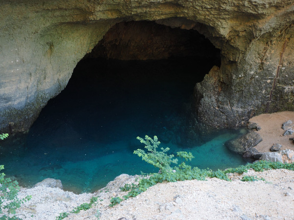 fontaine de vaucluse grotta