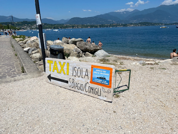 Traghetto per l'Isola del Conigli