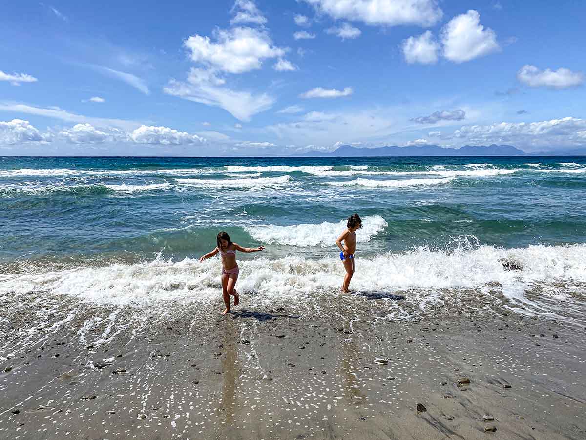 bambini a mare