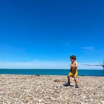 bambino in spiaggia in Abruzzo