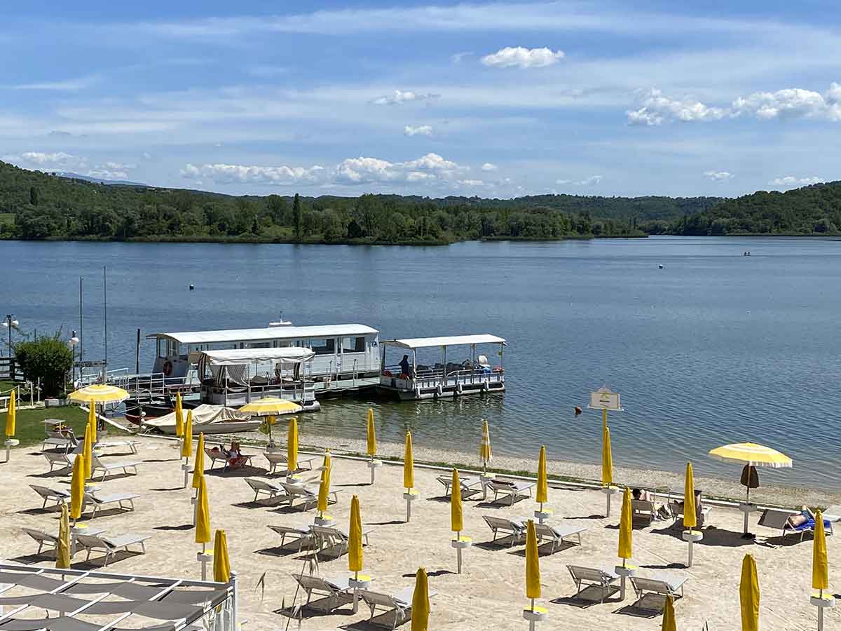 spiaggia lago