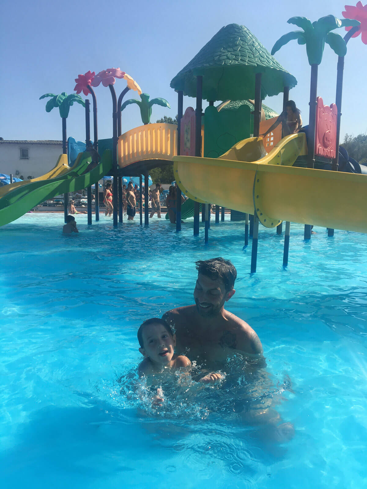 piscine basso piemonte papà e bambino