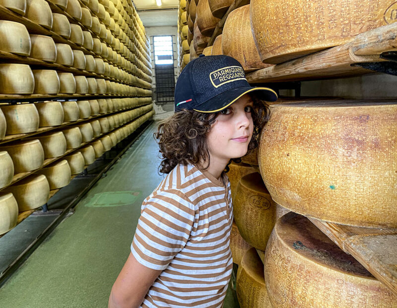 bambino ocn forme di parmigiano