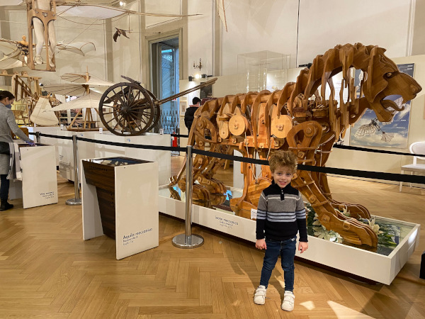 bambino al Leonardo 3 museum