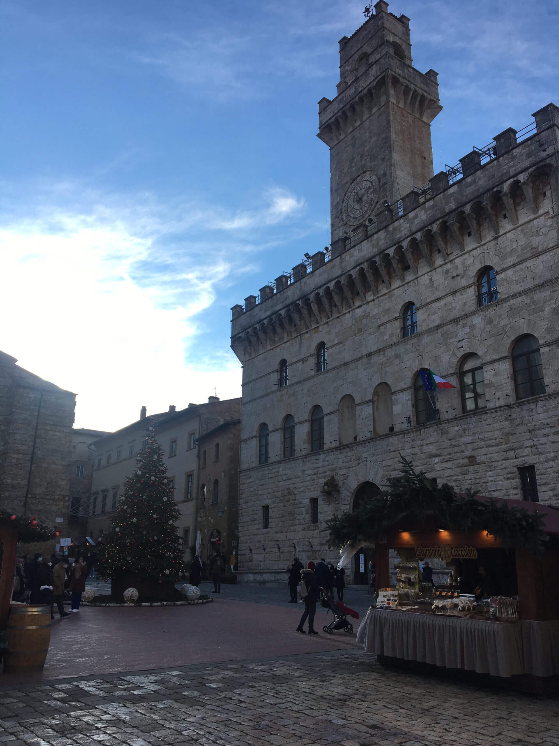 piazza grande montepulciano a natale