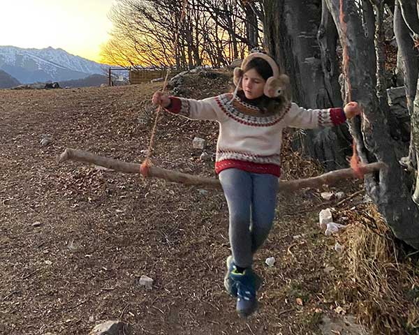 bimba su latalena di legno