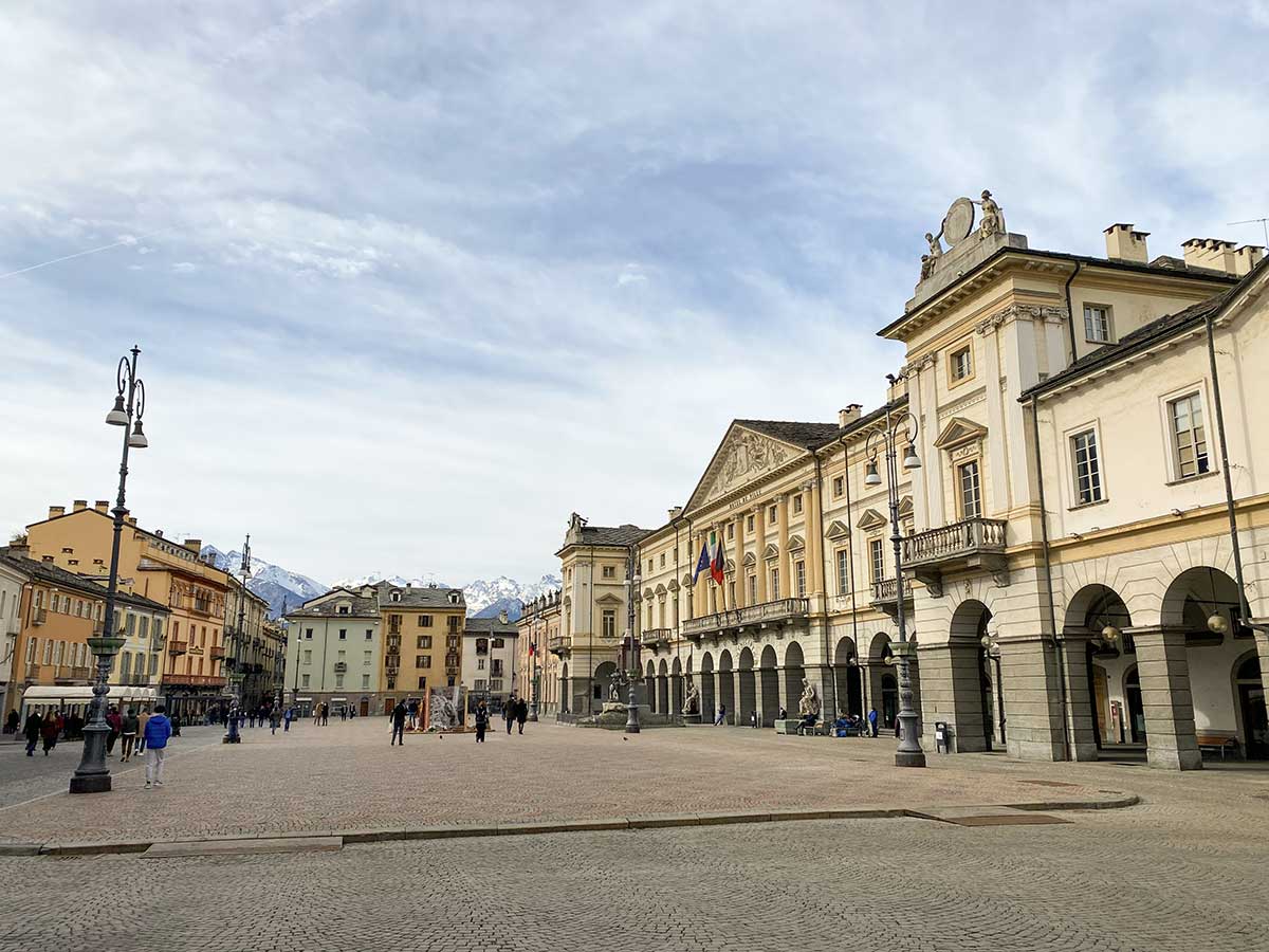 Piazza Chanoux