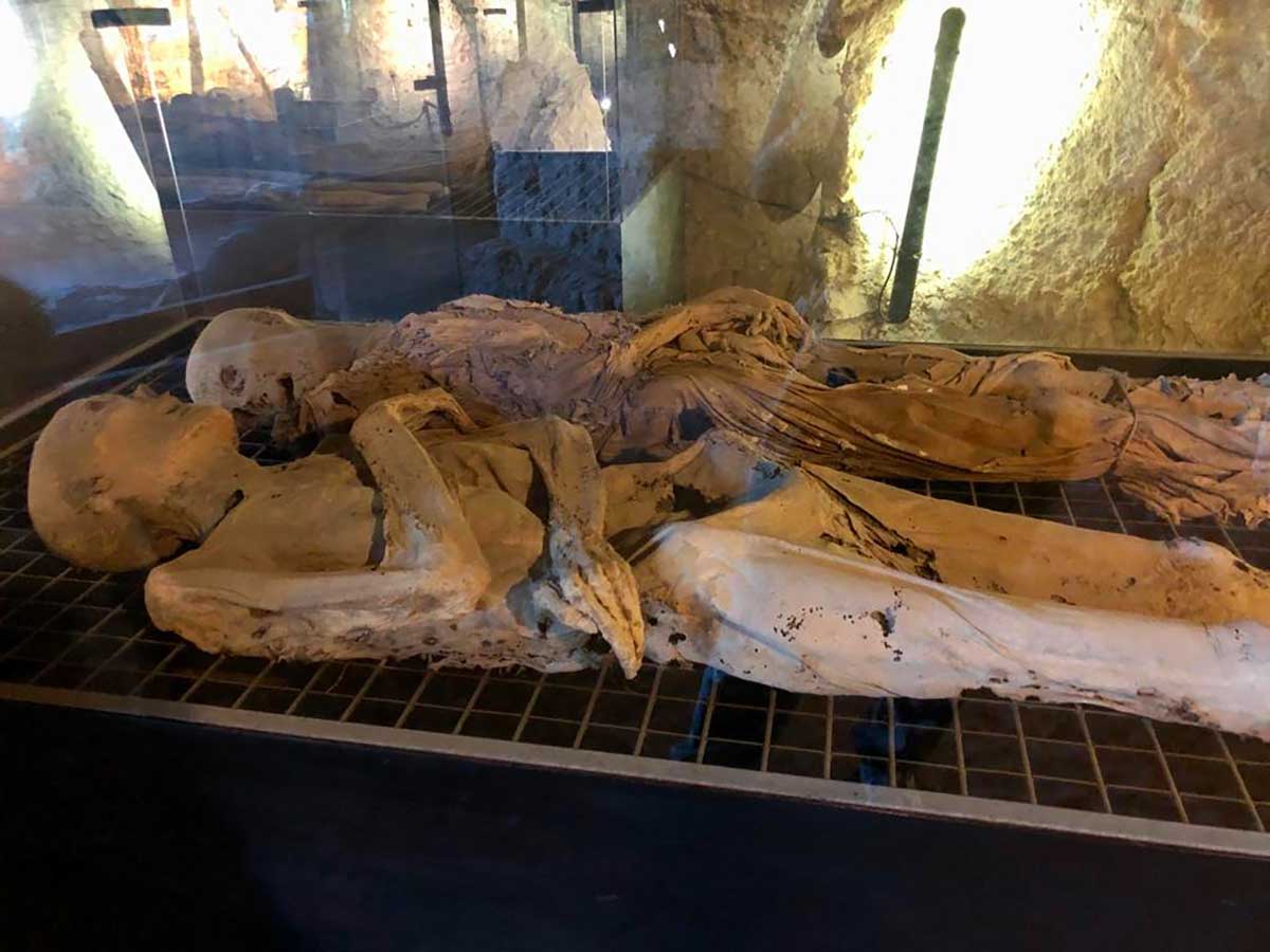 mummie abbracciate