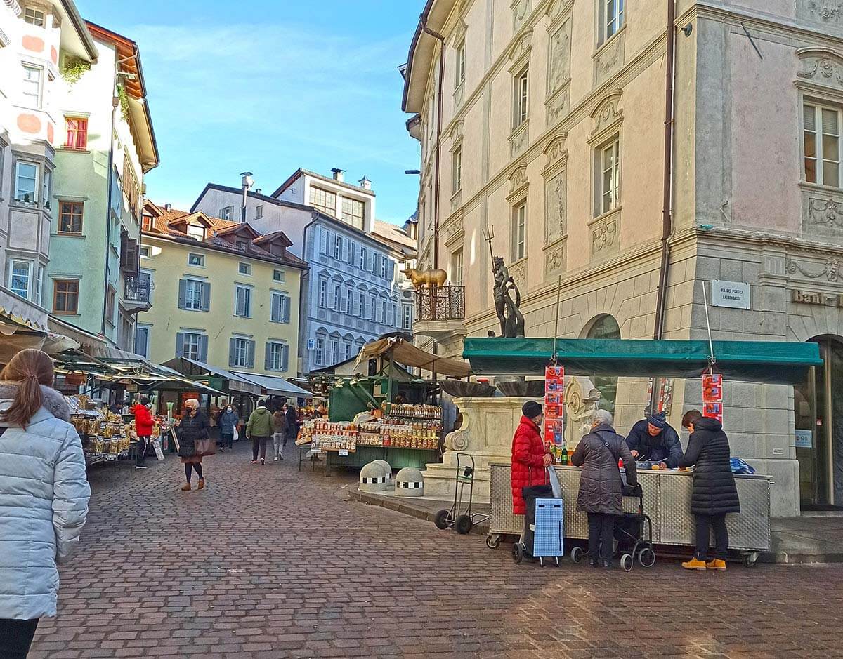 bolzano-piazza-erbe-centro-storico-bambini