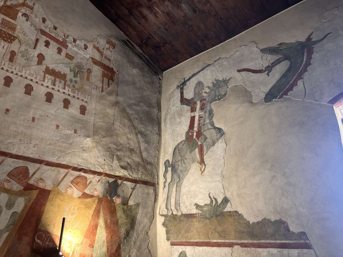 affreschi nelle sale del Castello di Avio