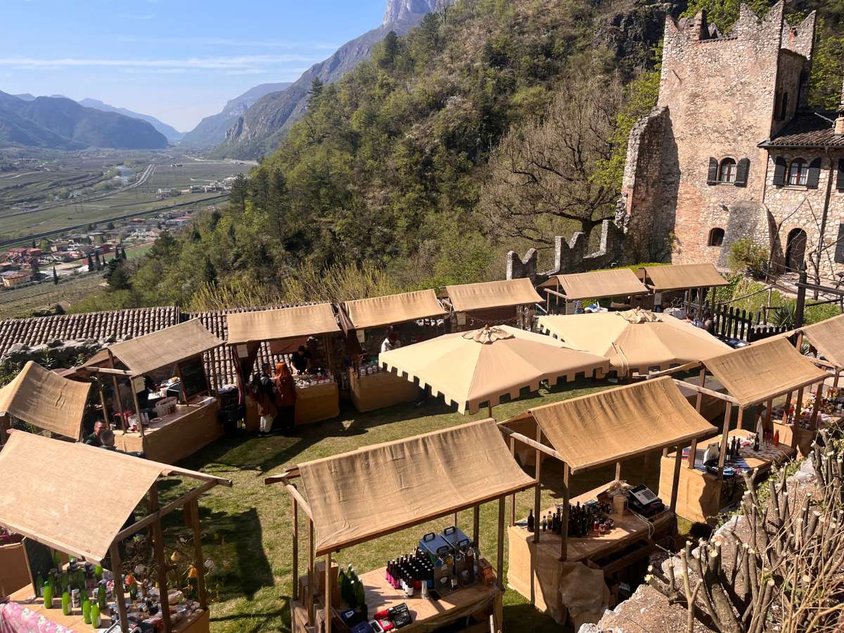 mercatino castello di Avio