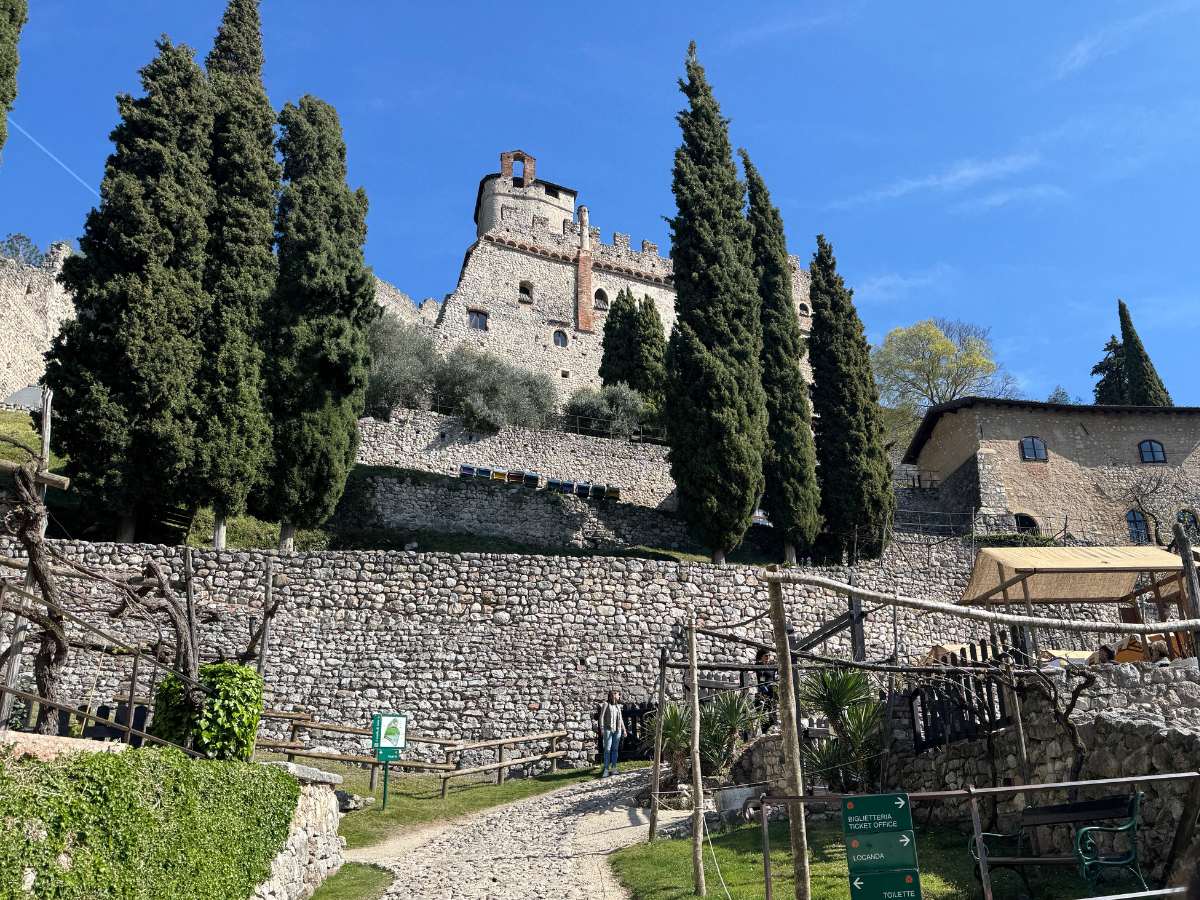 castello di avio visto dall'alto