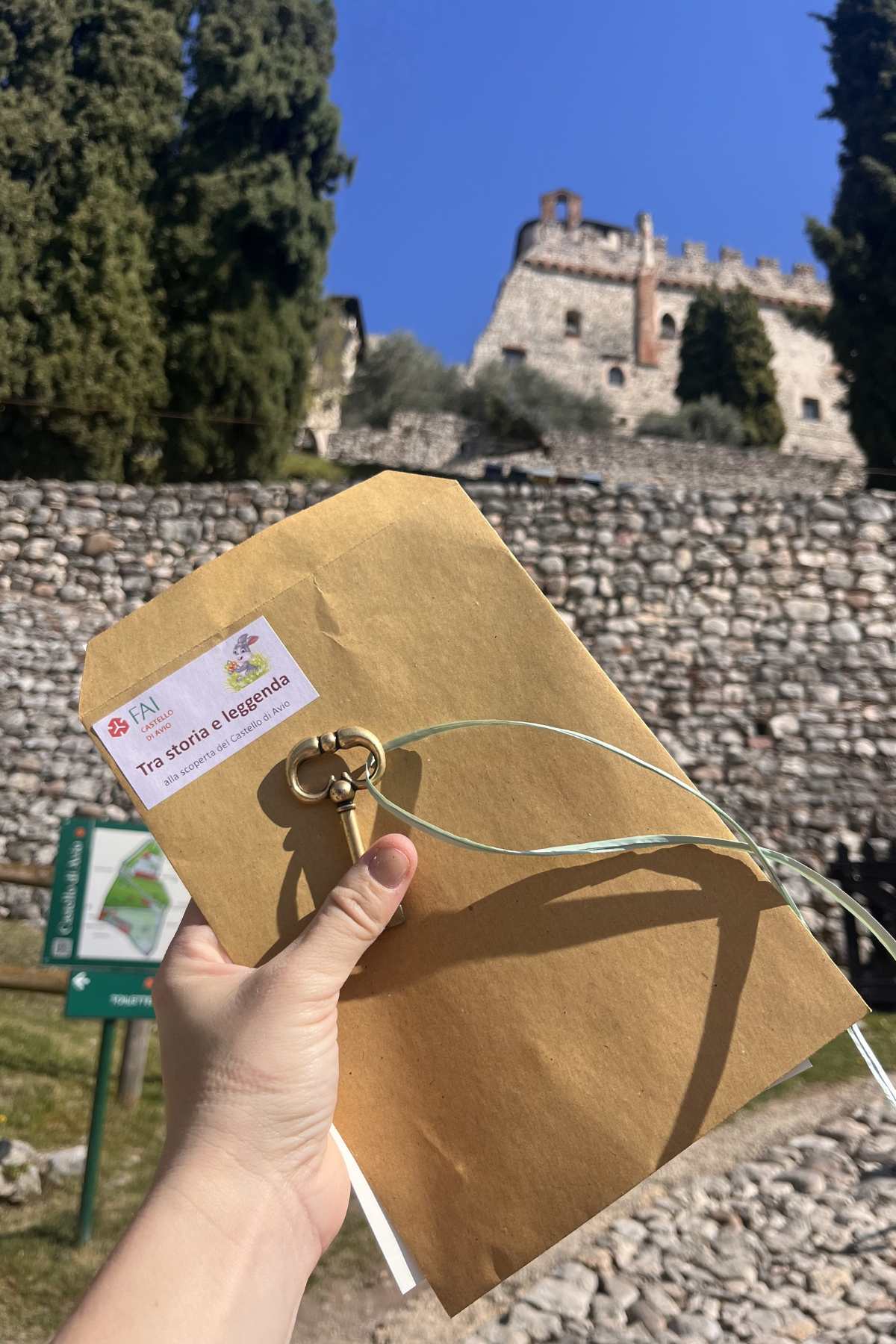 busta con chiave e indizi percorso gioco castello di Avio