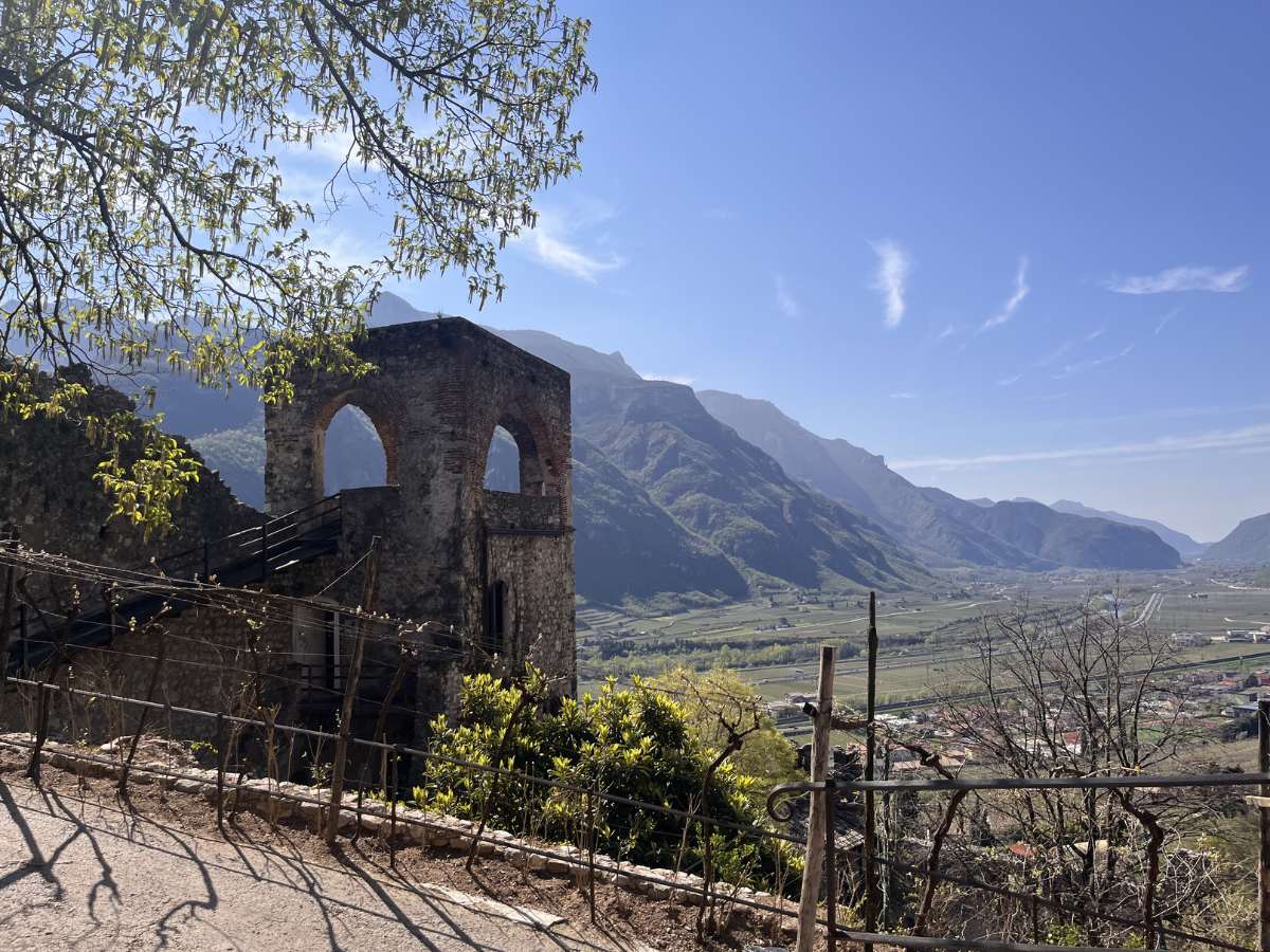 panorama e torre del Castello di Avio