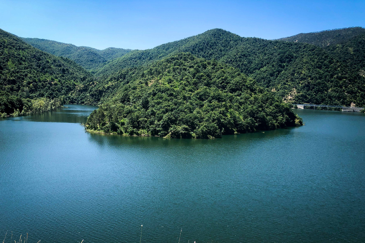 vista del lago inferiore della lavagnina