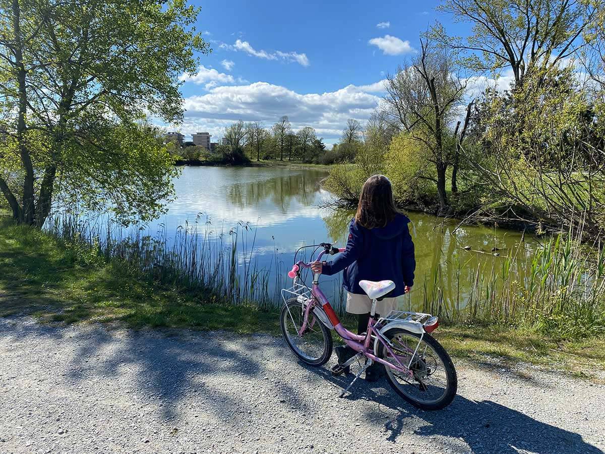 bimba in bici