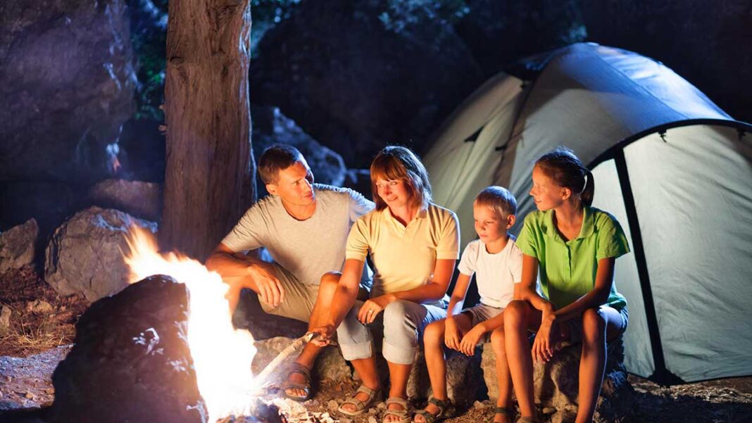 famiglia in tenda