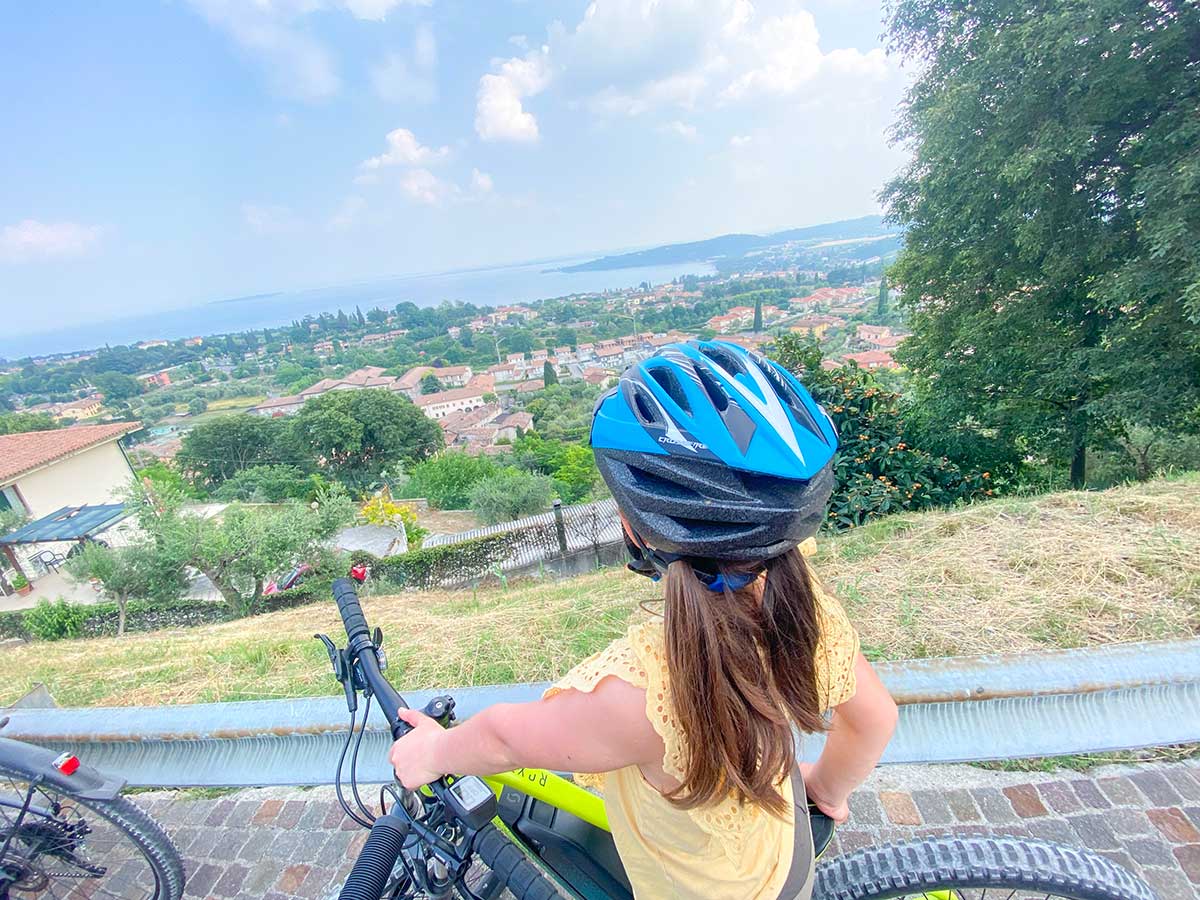 bambina bici lago di garda