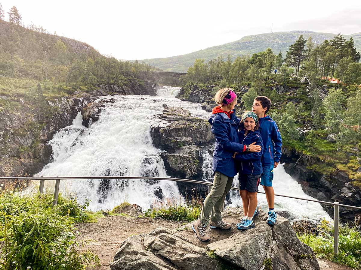Voringfossen cascate norvegia famiglia 