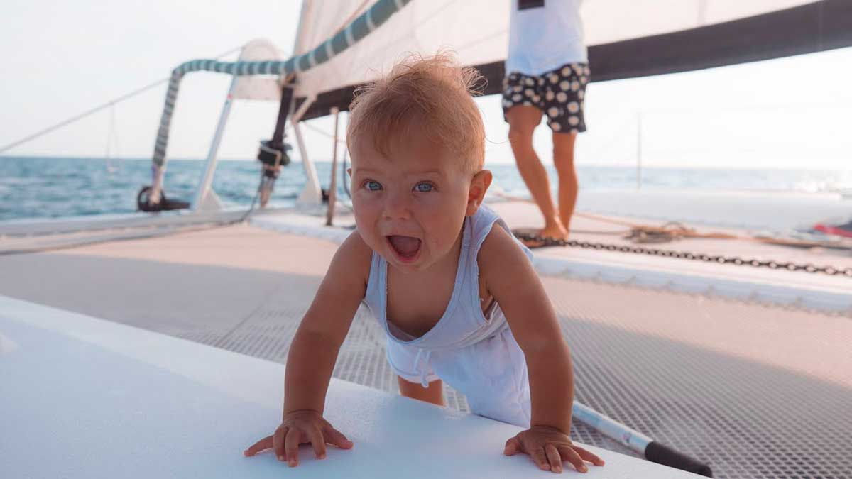 neonato in barca