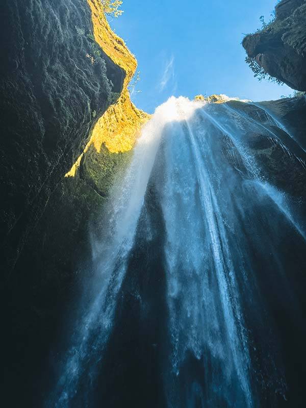 cascata di Gljúfrabúi