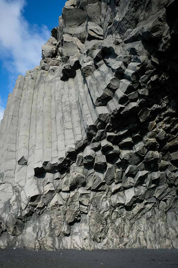 scogliere di basalto sulla spiaggia di Reynisfjara