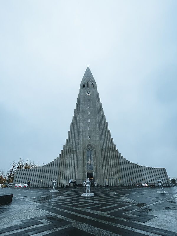 facciata principale della chiesa di Hallgrímskirkja