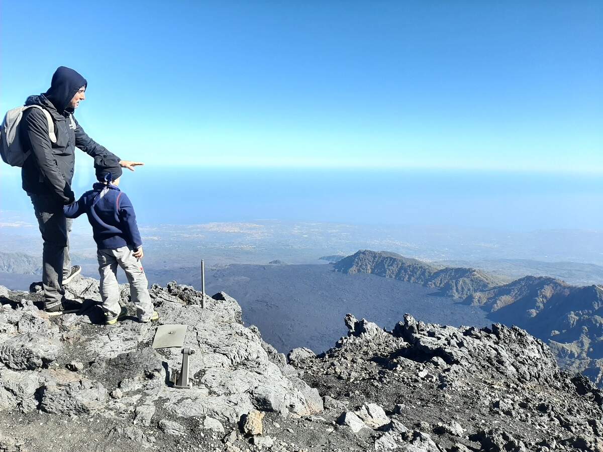 etna con bambini valle del bove