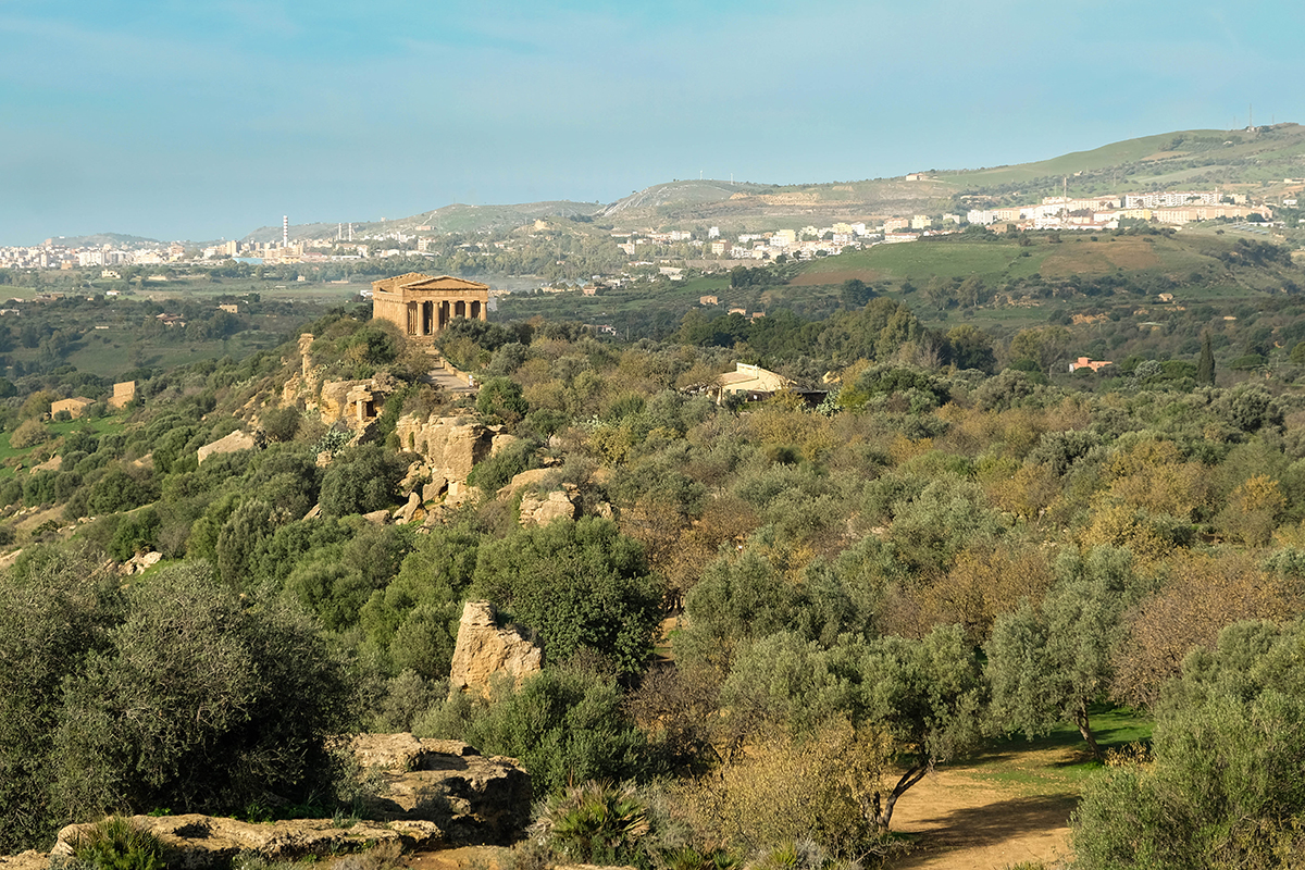 paesaggio della valle dei templi di Agrigento 
