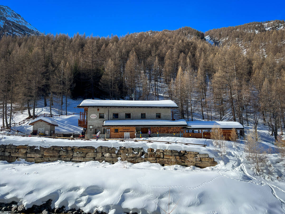 vista del mulino di Laval dalla pista di sci nordico