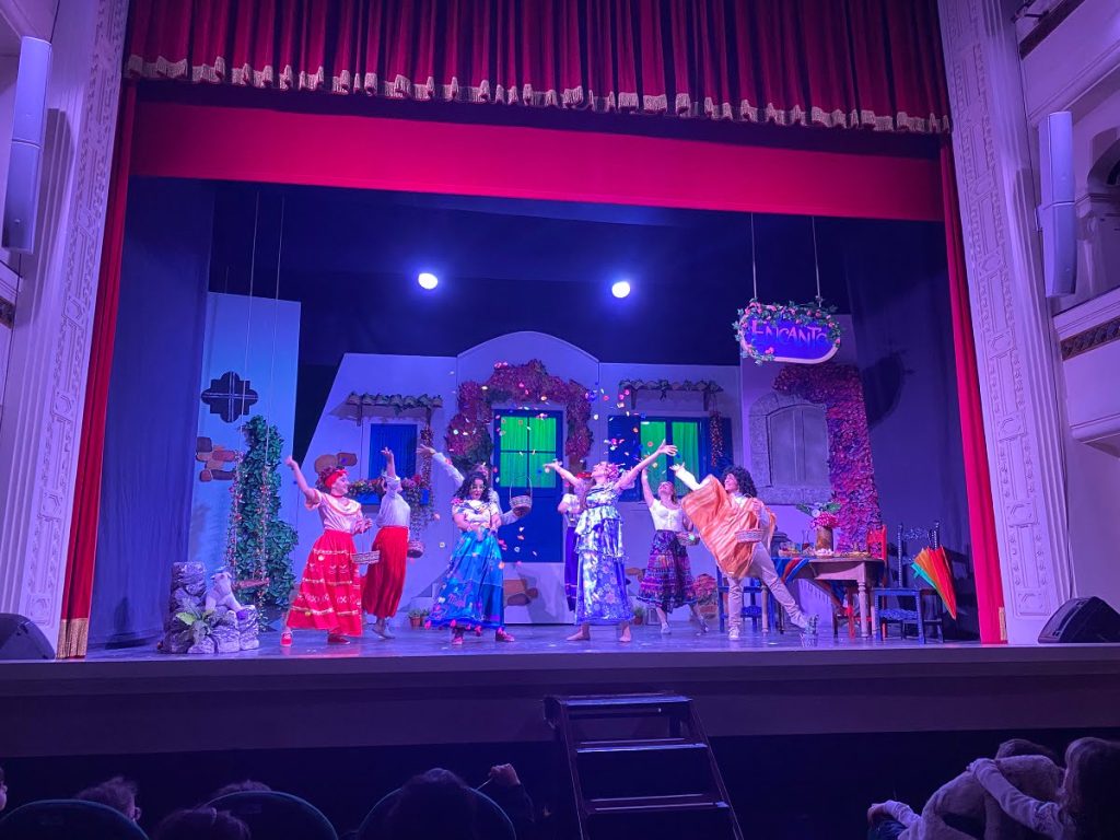 encanto famiglia madrigal teatro