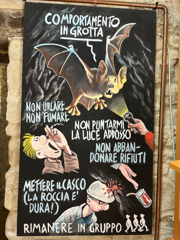 poster con info per la grotta