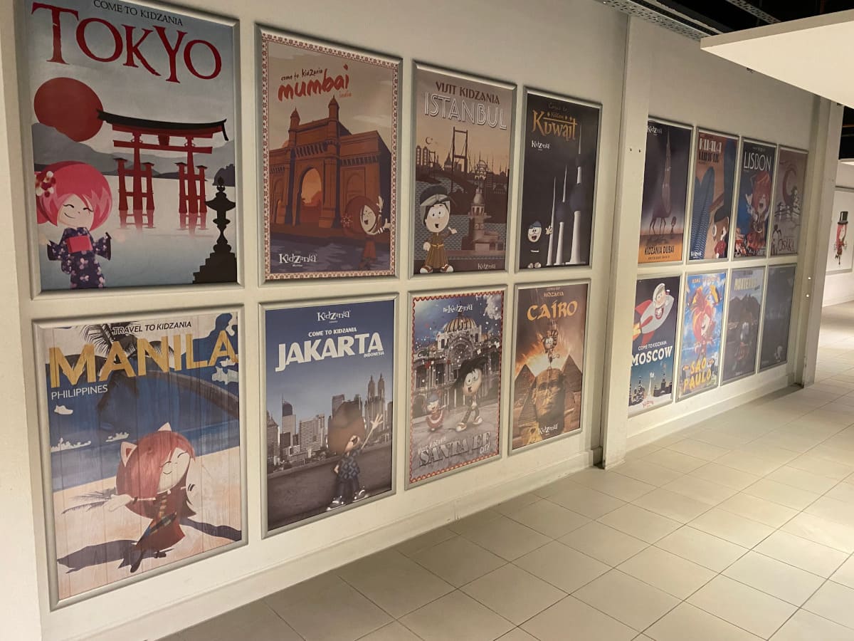 Poster pubblicitari KidZania nel mondo