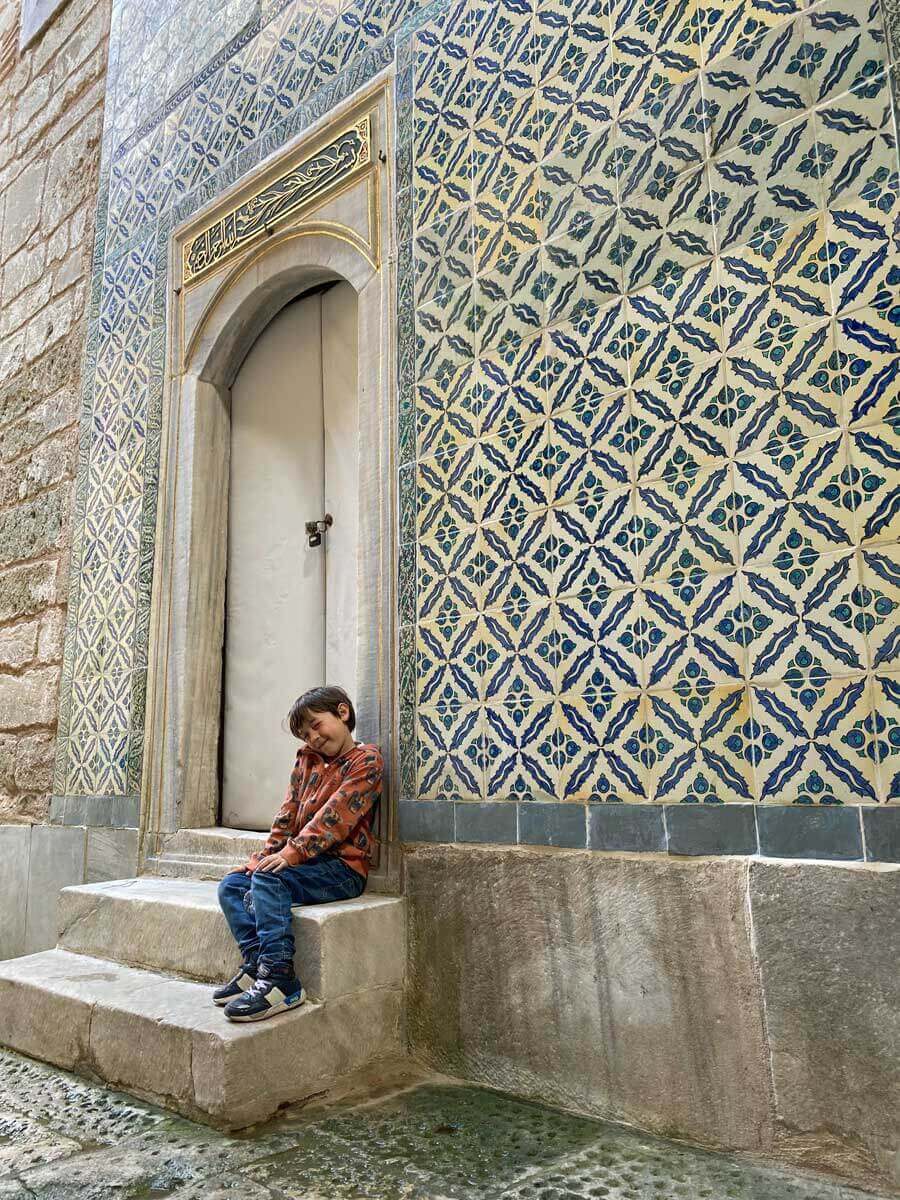 bambino harem istanbul