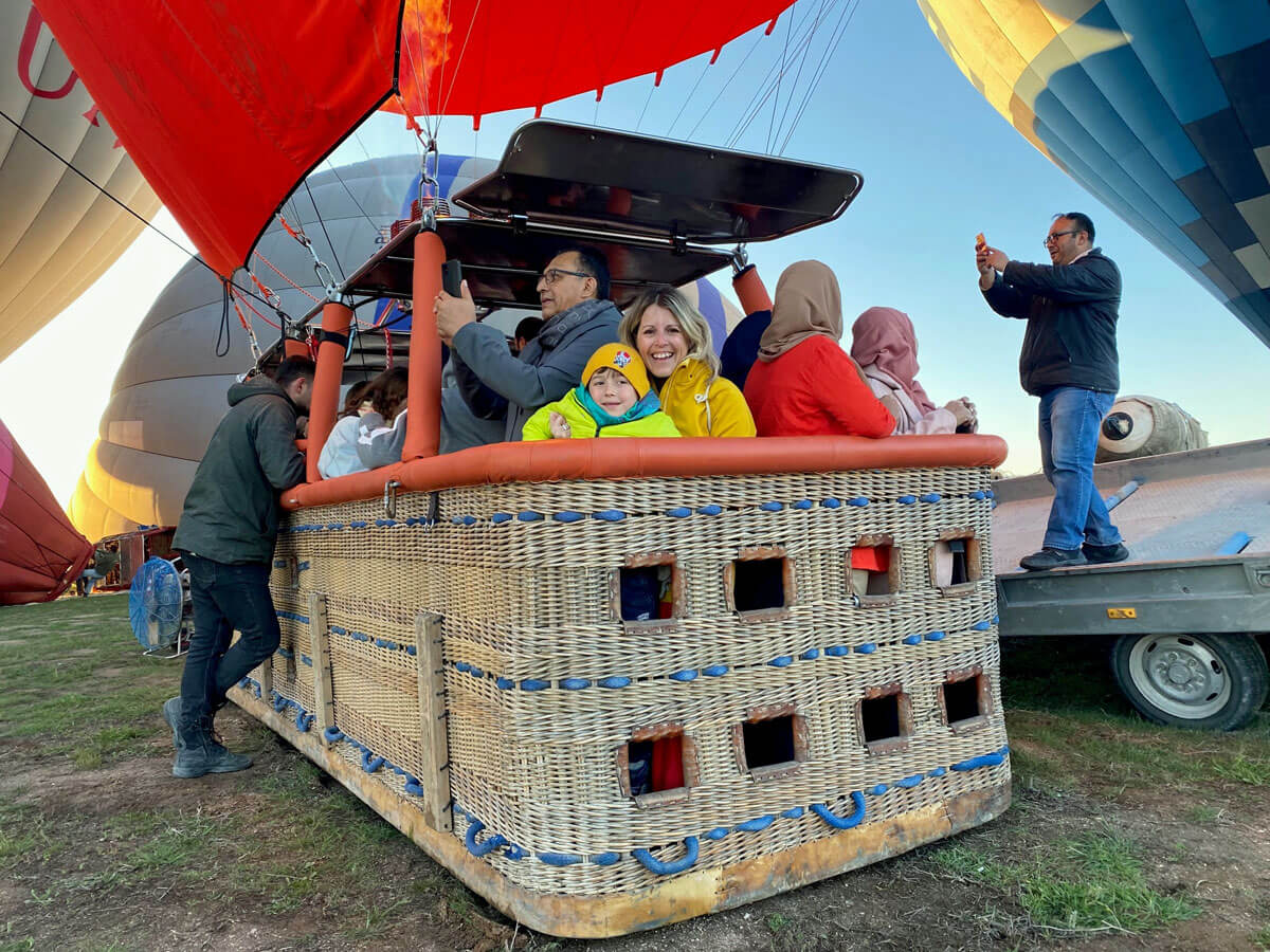 mamma e bambino mongolfiera