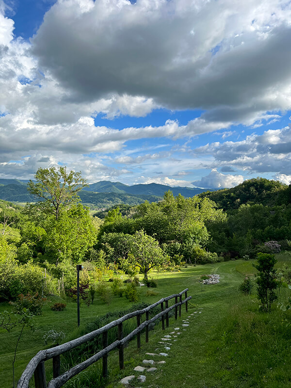 vista della val Borbera dal Giardino Botanico Spinarosa