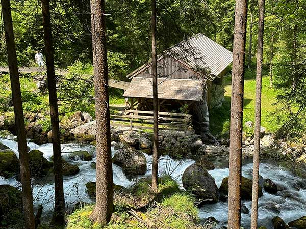 Tennengau con i bambini cascate