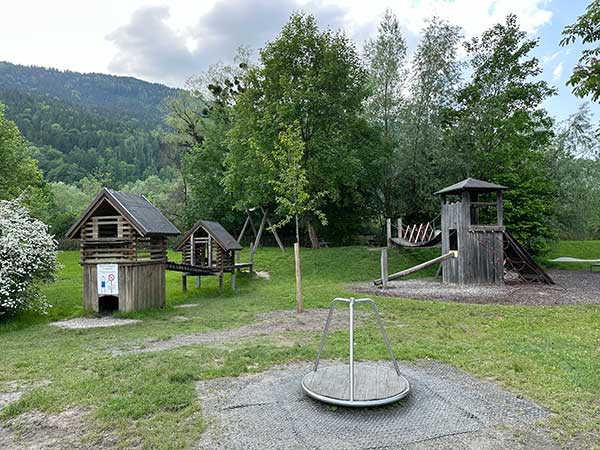 Parco giochi nel salisburghese tennengau con i bambini