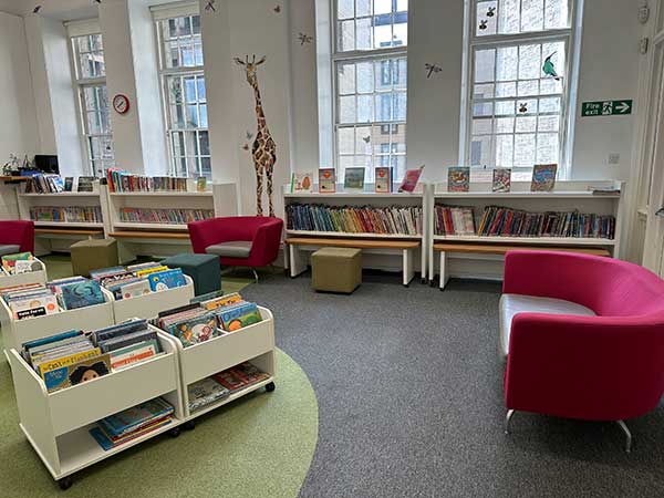 edimburgo bambini biblioteca