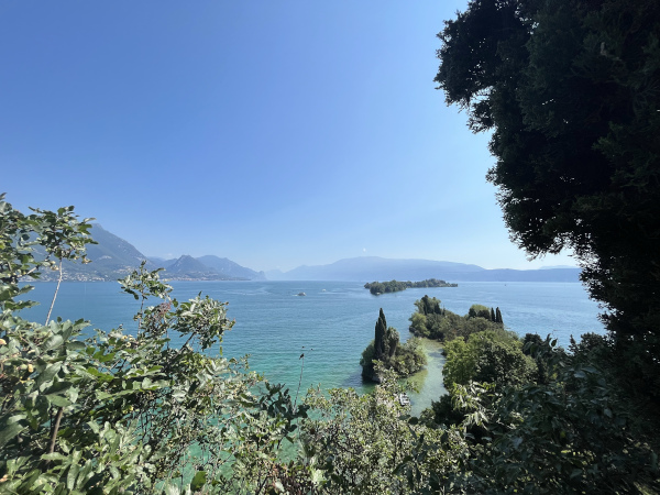 vista dal punto panoramico dell'isola del garda