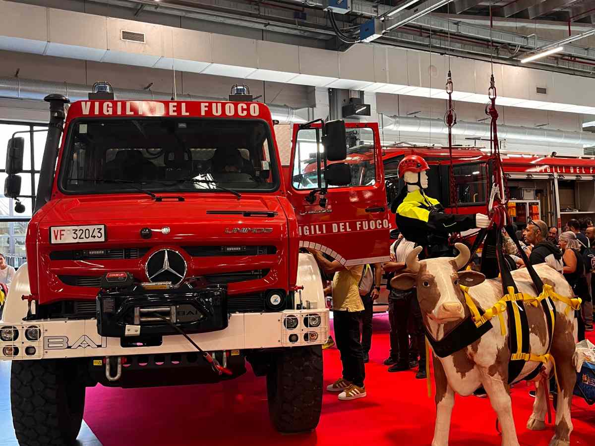 mezzi vigili del fuoco al salone del camper