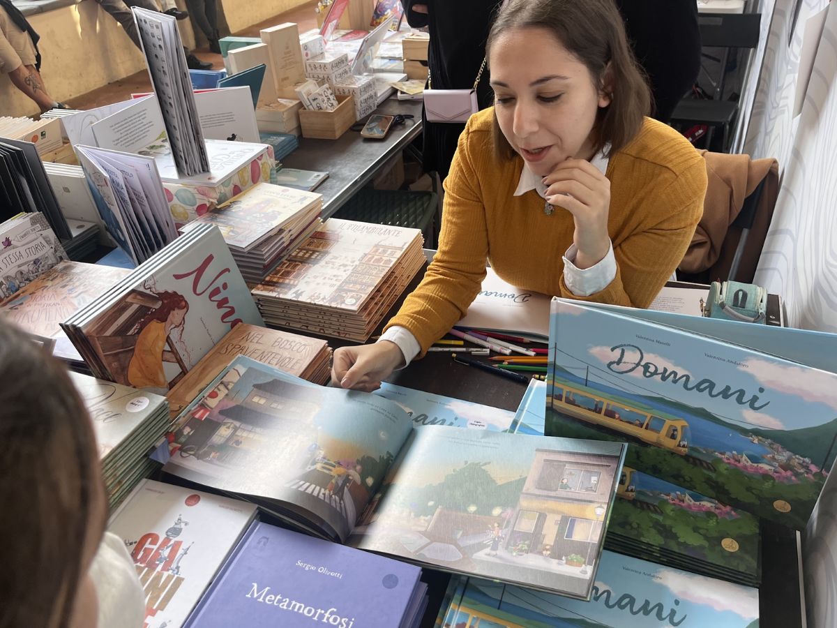 autrice per firmacopie al Family Palace del Lucca Comics & Games