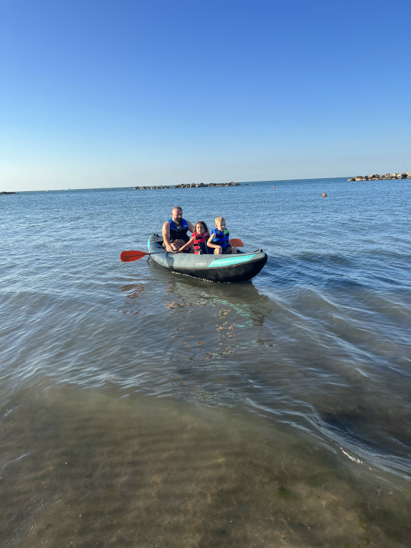 bimbi e papà sul kayak