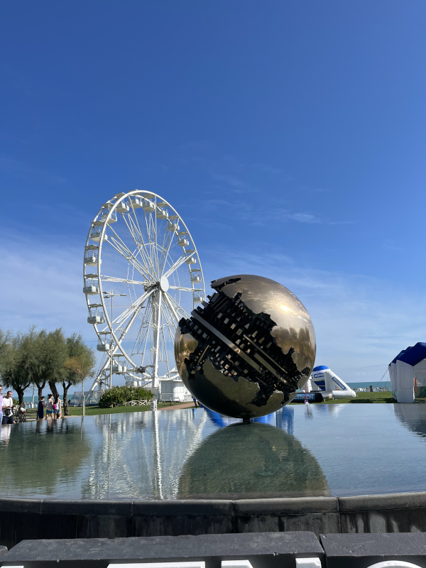 sfera e ruota panoramica