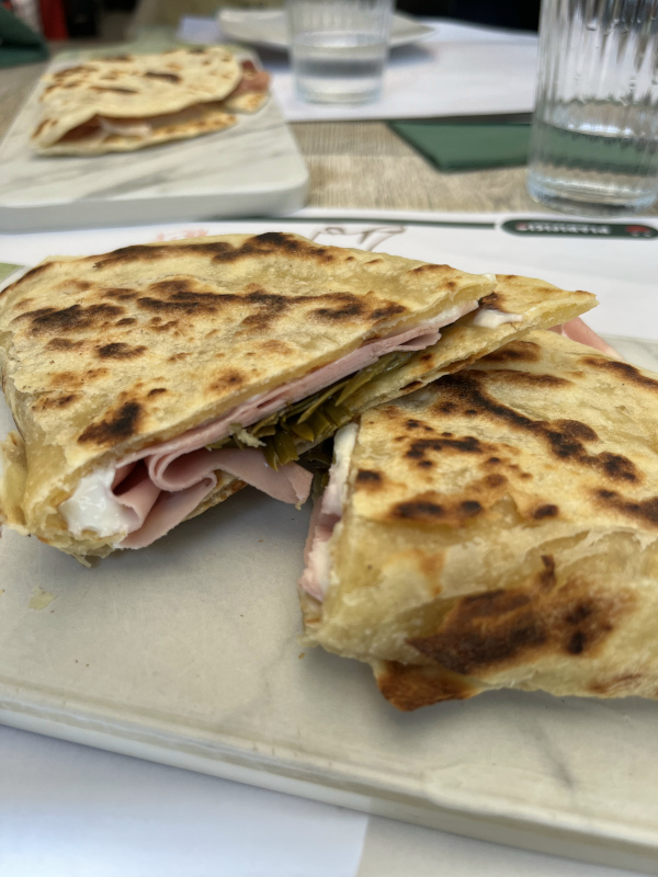 piadina con mortadella e paccasassi